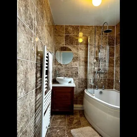 Holiday home A Stones Throw From The Beach! *
