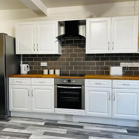 A Stones Throw From The Beach! Vickerstown