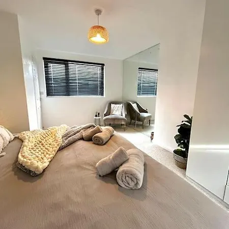 Holiday home A Stones Throw From The Beach! *