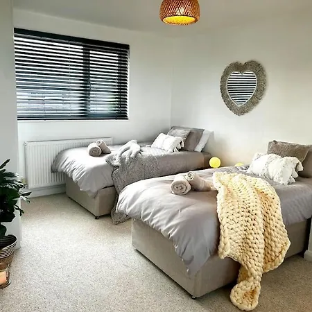 Holiday home A Stones Throw From The Beach! *