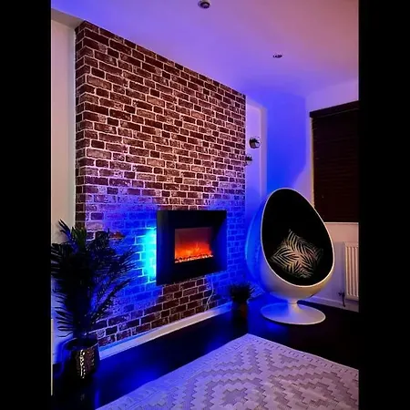 A Stones Throw From The Beach! Holiday home