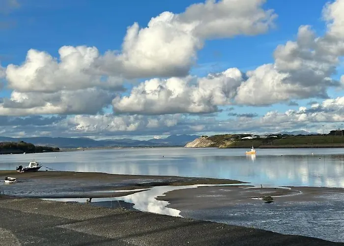 A Stones Throw From The Beach! Σπίτι διακοπών