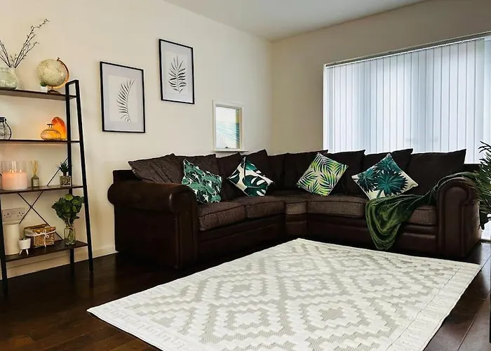 A Stones Throw From The Beach! *