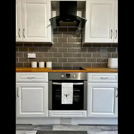 A Stones Throw From The Beach! Prázdninový dům *