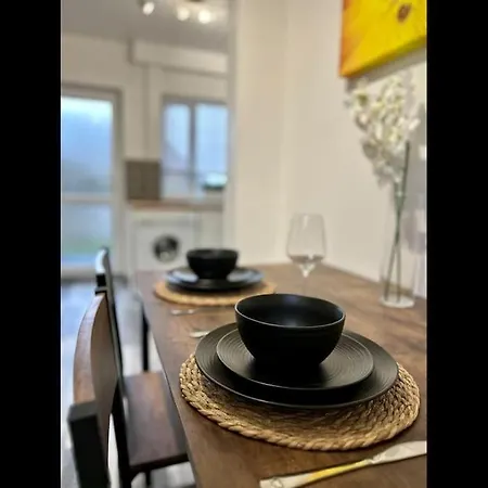 A Stones Throw From The Beach! *