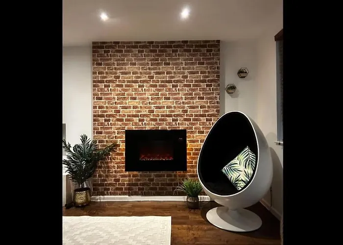 A Stones Throw From The Beach! בית נופש