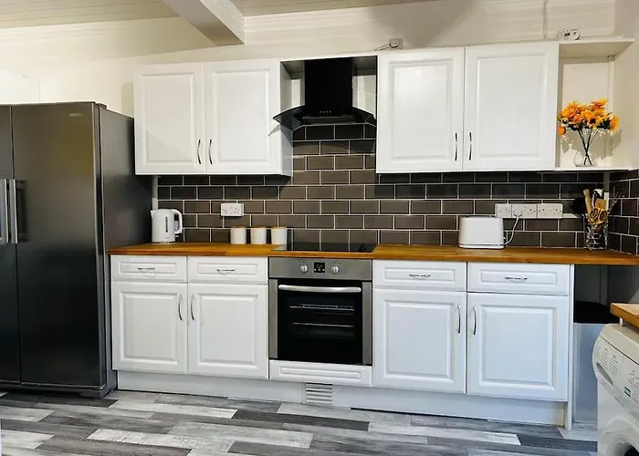 A Stones Throw From The Beach! Vickerstown