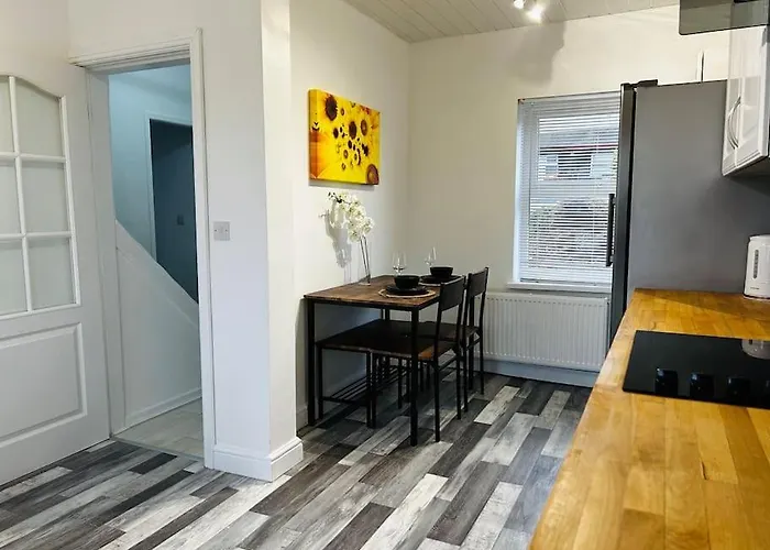 A Stones Throw From The Beach! בית נופש *