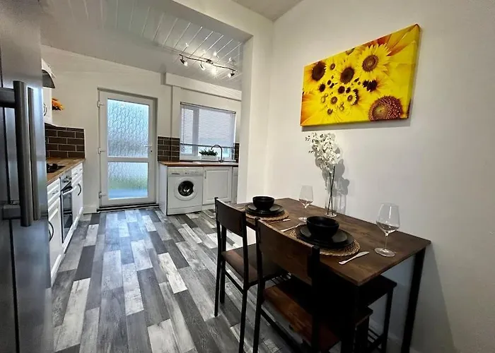 A Stones Throw From The Beach! * Vickerstown