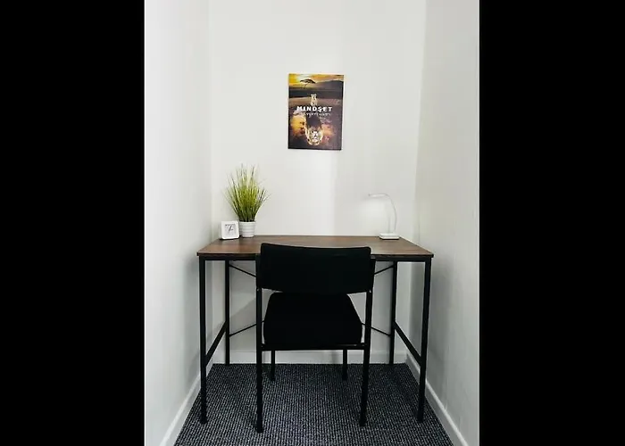 A Stones Throw From The Beach! Vickerstown