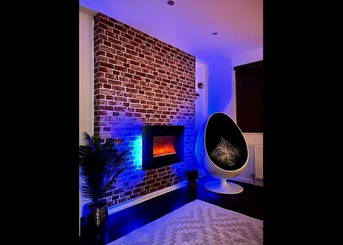 A Stones Throw From The Beach! בית נופש