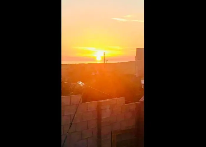 בית נופש A Stones Throw From The Beach!